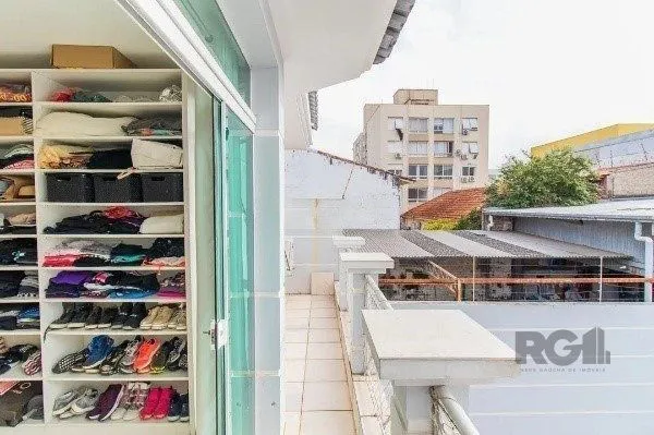 Imagem Casa impecável com 3 quartos (1 suíte) e 2 vagas cobertas,