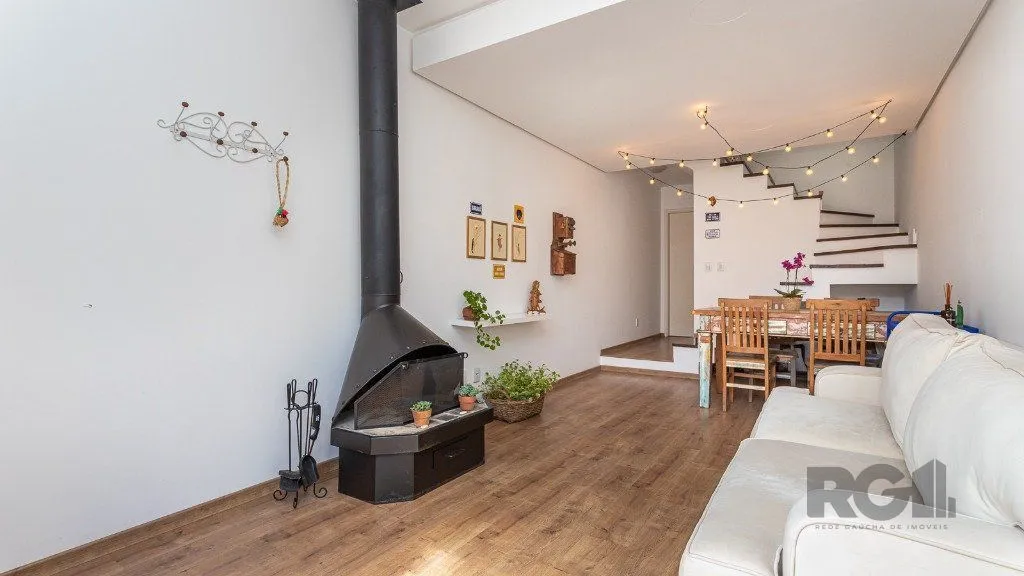 Imagem Casa em condomínio de 109m² - 3 dormitórios, 1 suíte e 1 vaga no bairro Teresópolis