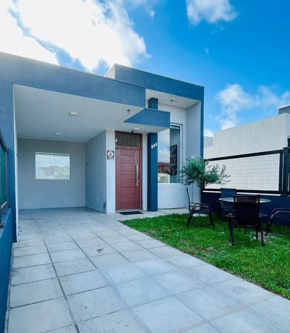 Imagem CASA COM 4 DORMITORIOS SUITE , A 3 QUADRAS DO MAR !!
