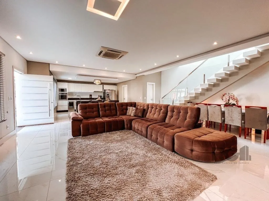 Imagem Excelente residência com aproximadamente 242m² privativos,