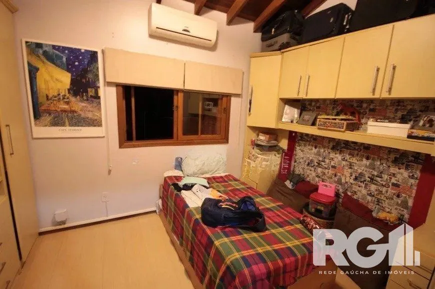 Imagem Casa residencial com 3 dormitórios 90m² privativos, e 2 vagas à venda no bairro Parque Santa Fé em Porto Alegre