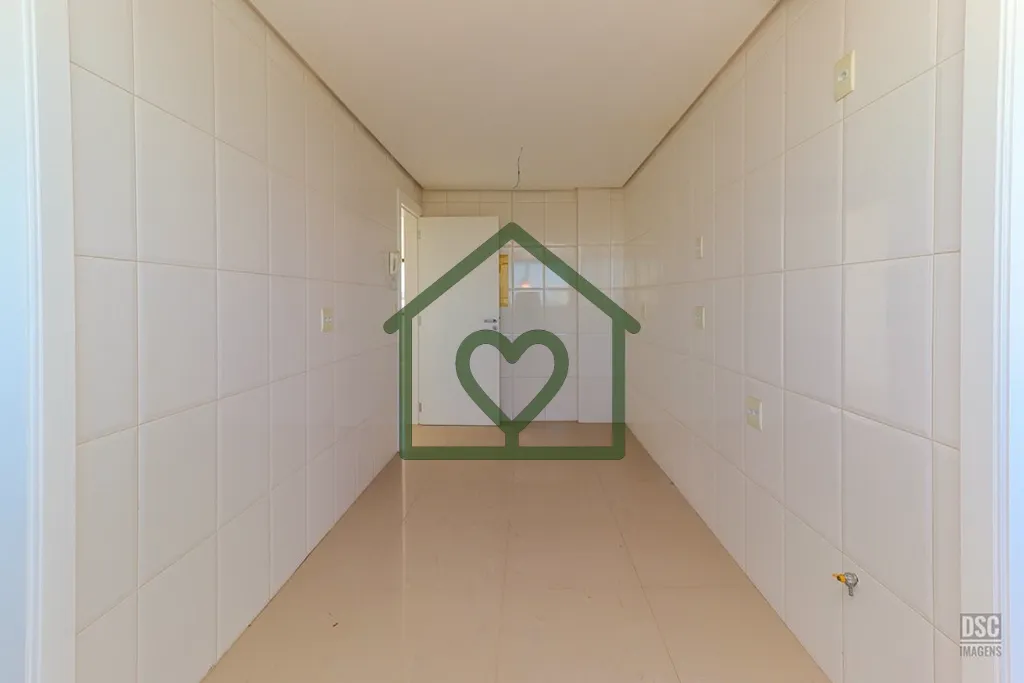 Imagem Descubra o seu novo lar no coração da Região Sul do Brasil! Este apartamento de 138m², localizad...