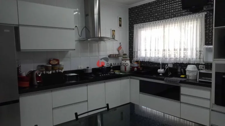 Imagem Casa à venda 3 Quartos, 1 Suite, 10 Vagas, 259M², Santa Maria, Santo André - SP