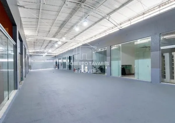 Imagem Loja comercial com 700m² - Galeria com 18 Lojas - Portas com 24 metros de frente, com bastante Visibilidade.