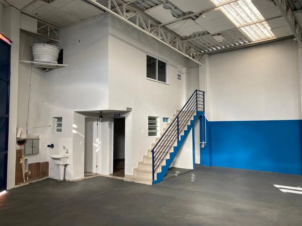 Imagem Ótimo Galpão que permite diversas atividades com 330M² no Jardim Bertanha