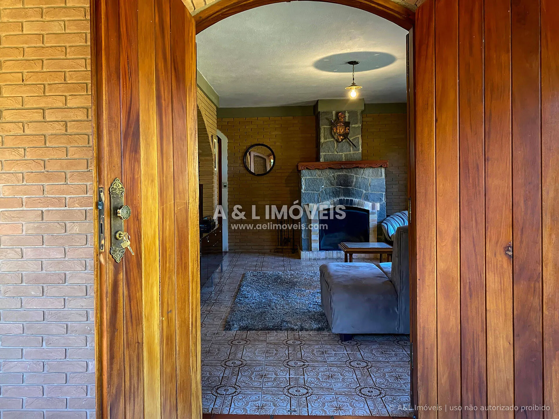 Imagem Casa à venda em Campos do Jordão - Em estilo rústico de tijolinho avista