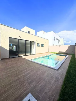 Casa duplex de alto padrão em condomínio fechado Lagoa Silvana. em Lagoa Silvana