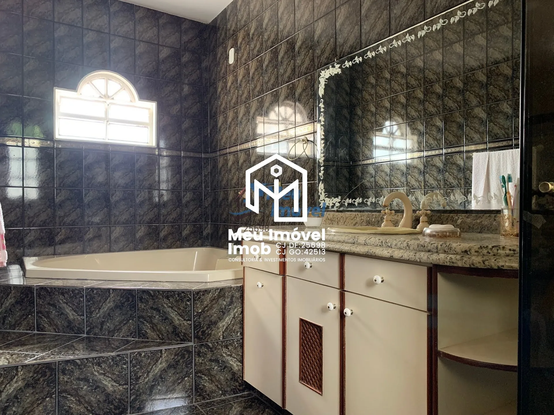 Imagem Casa Sobrado 5 Quartos 5 Suítes 2 Vagas 400m² Reformado