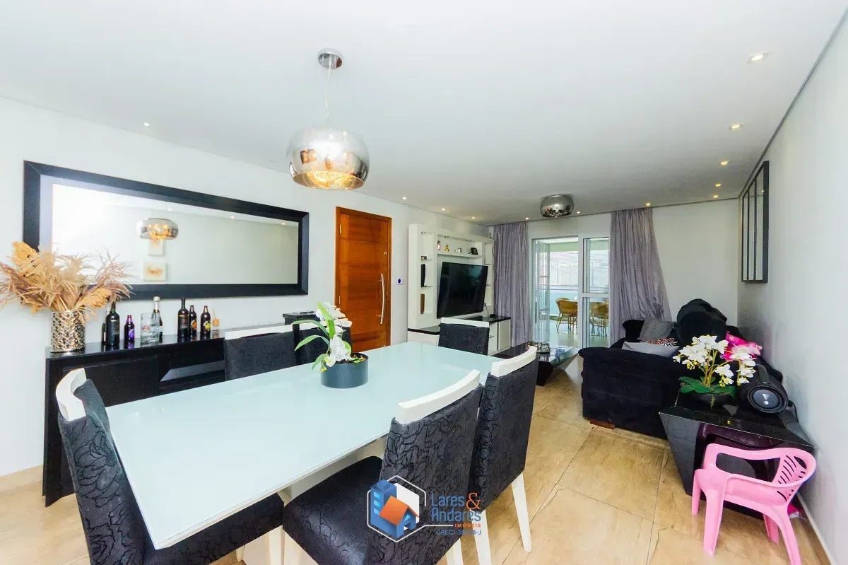 Imagem Sobrado para venda em Sacomã com 5 quartos, sendo 1 suíte, 245m²