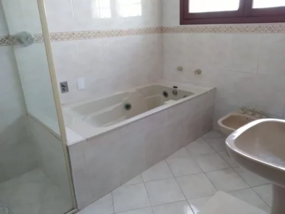 Imagem EXCELENTE CASA ISOLADA NO MARACANÃ COM 4 SUÍTES E 4 VAGAS!!!