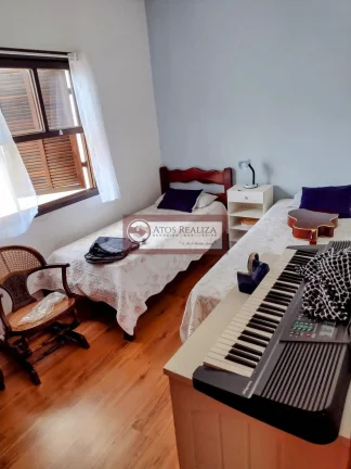 Imagem Vendo Oportunidade no Jardim domilita região do pedreira São Paulo. Vendo linda e espaçosa casa térrea na região da pedreira, são 3 Dormitórios, sendo 1 Suíte, Sala de estar e sala de jantar, Cózinha com planejados, 3 banheiros, 2 vagas de garagem, 250m² 