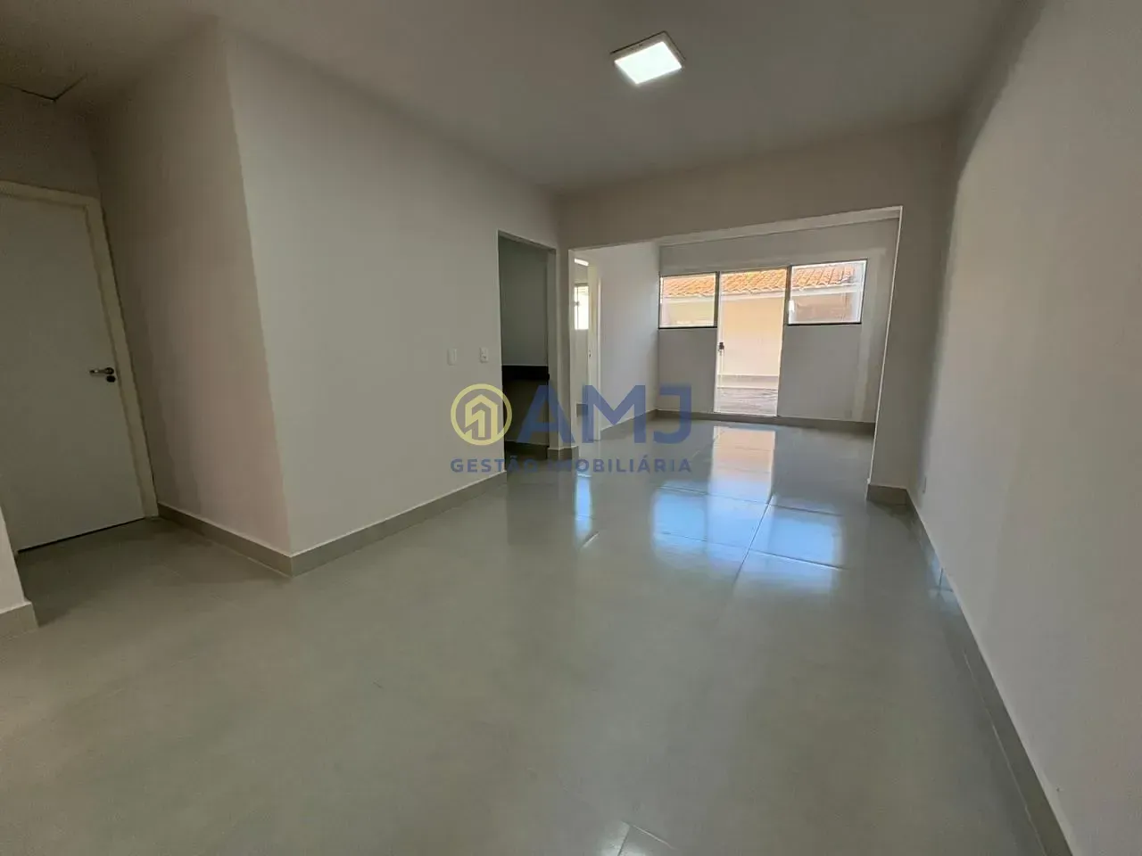 Imagem Casa Totalmente Reformada no Setor Orientville!
