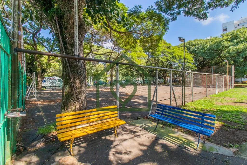 Imagem Heras Imóveis vende apartamento mobiliado, com 2 dormitórios, no bairro Passo da Areia, em Porto A...