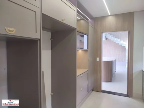 Imagem Belíssimo Sobrado em Condomínio à venda, Alphaville 3, com 3 Suítes, 270m2 de Área