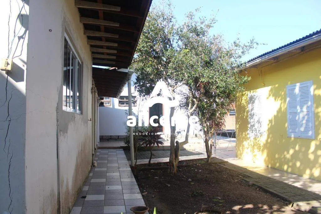 Imagem Terreno com Casa à venda l 2.085,85m² l Tapera da Base - Florianópolis/SC