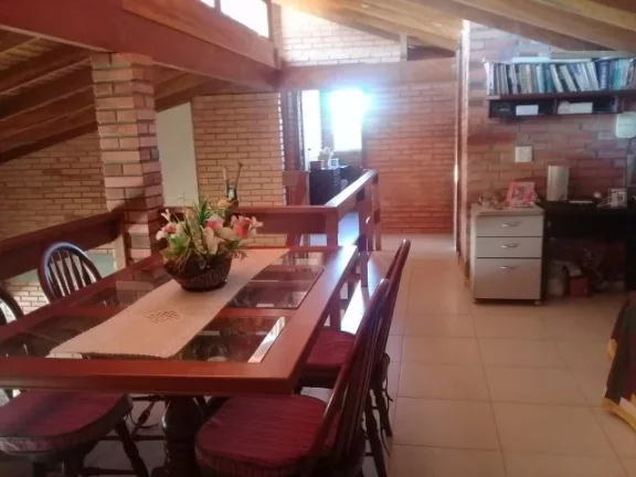 Imagem Excelente Casa com 350m², Condomínio Fechado, situado em Viamão.