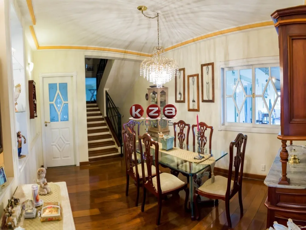 Imagem Espetacular casa de alto padrão em condomínio na Vila Embaré, Valinhos-SP: 5 quartos, 5 suítes, 3 salas, 7 banheiros, 9 vagas, 630m². Venha conferir!