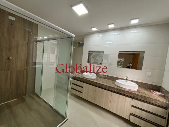 Imagem Apartamento à venda com 300m², 4 qurtos, 1 suíte, dependência, vista mar por R$1.320.000,00 no Gonzaga em Santos