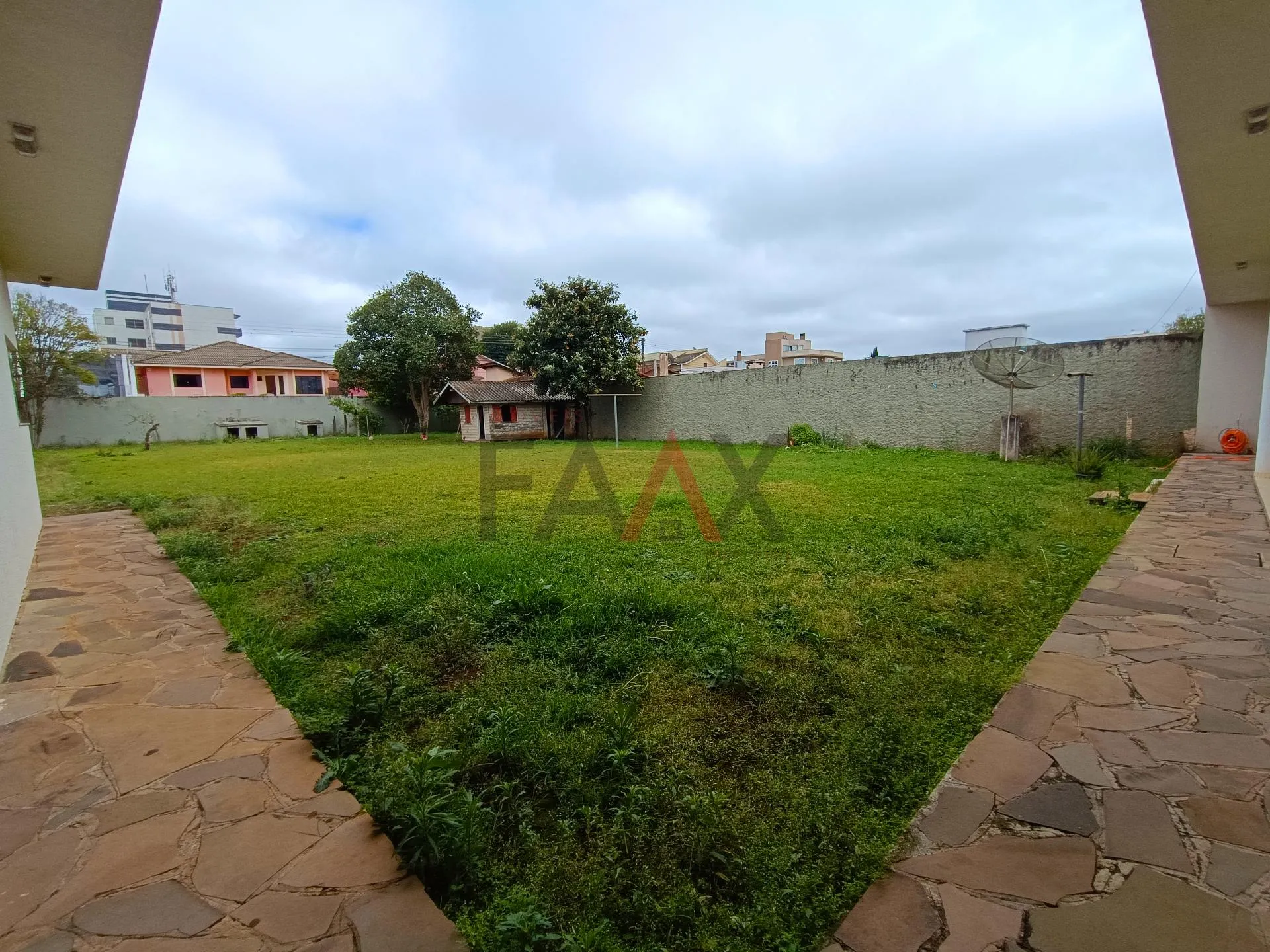 Imagem Sobrado com 9 dormitórios à venda,1000.00 m , CENTRO, GUARAPUAVA - PR