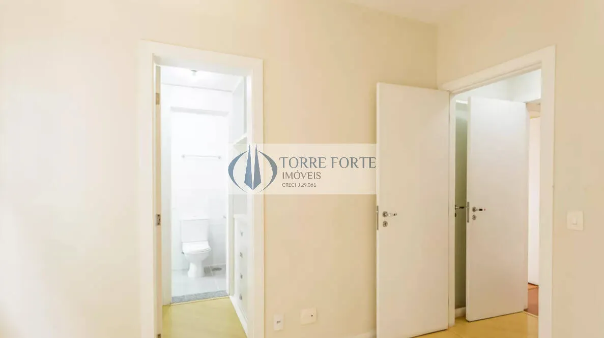 Imagem Lindo apartamento com 3 dormitórios, 2 vagas e varanda em Moema