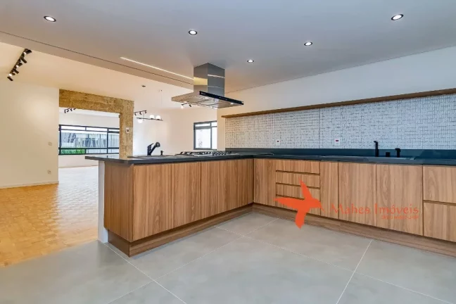 Imagem Espaçoso Apartamento de Reformado com 3 quartos (sendo 2 Suítes) em Cerqueira César, São Paulo - 220,95m² e 2 Vagas de Garagem!