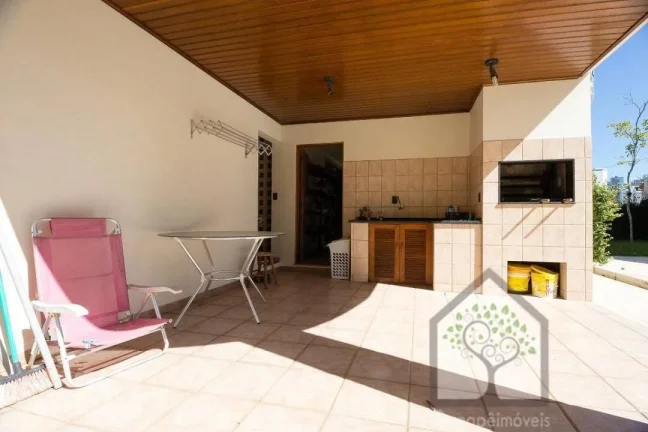 Imagem Ampla Casa com 5 Quartos à Venda