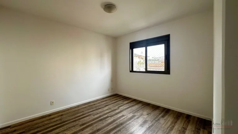 Imagem Apartamento com 93m² de área privativa, semimobiliado, 3 dormitórios (sendo 1 suíte), 1 banheiro...