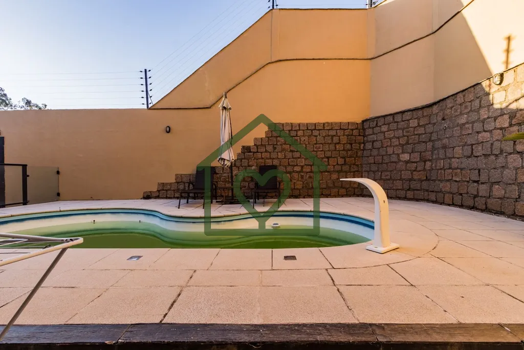 Imagem CASA EM CONDOMÍNIO ABERTO DE 271m² COM 3 DORMITÓRIOS (1 SUÍTE MASTER), 3 BANHEIROS, 2 SALAS DE E...