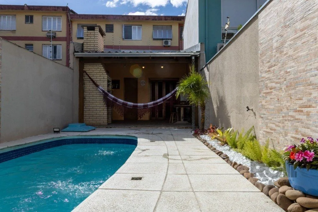 Imagem Casa para Venda 3 dormitórios no Partenon