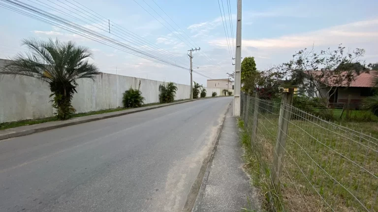 Imagem Terreno Residencial/Comercial à Venda em Araçatuba, Imbituba-SC, Próximo à Praia do Rosa!