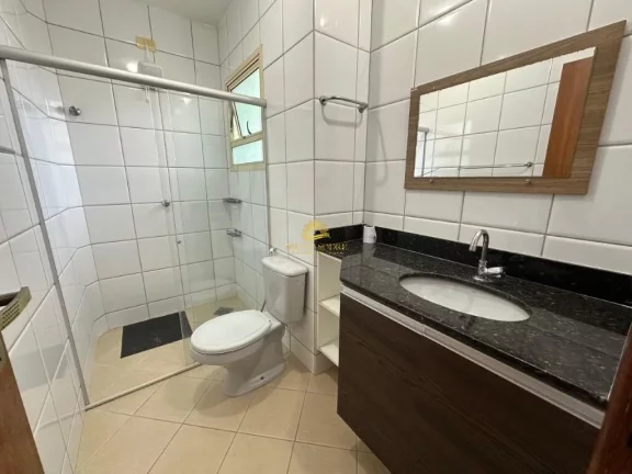 Imagem Descubra a tranquilidade e a conveniência de morar em uma casa duplex charmosa e completa em Guarap...
