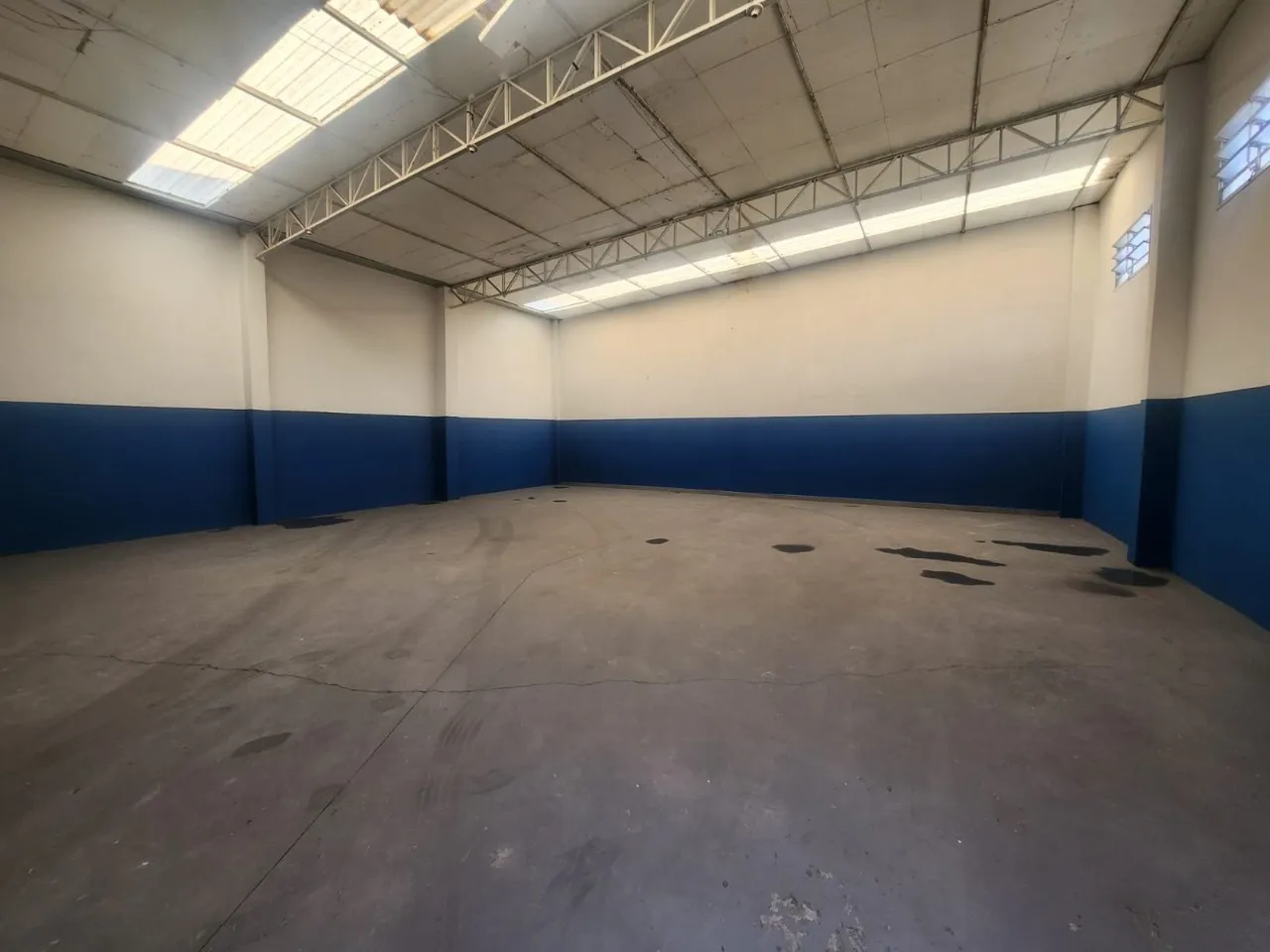 Imagem Galpão Comercial para Locação em Sorocaba-SP, Jardim Bertanha - 1 Sala, 1 Banheiro, 230m² de Área!