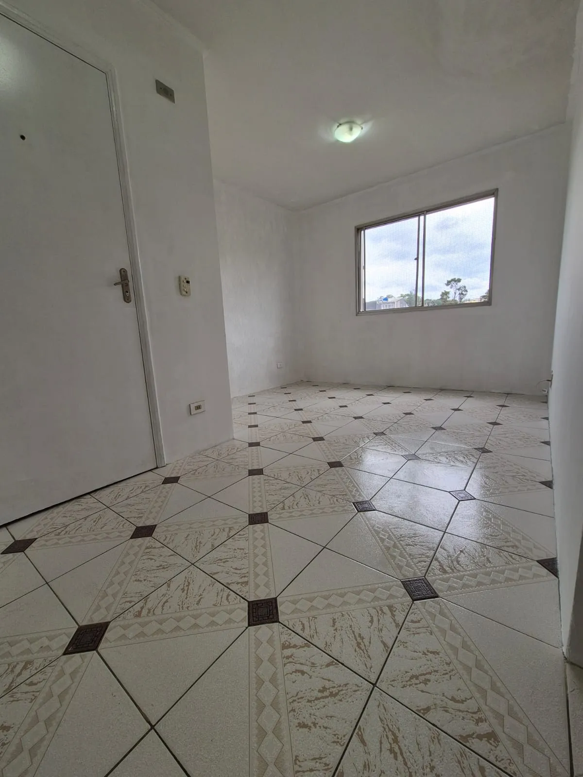 Imagem VENDO AMPLO APARTAMENTO DE 02 DORMITÓRIOS NO BAIRRO JARDIM ORLY!