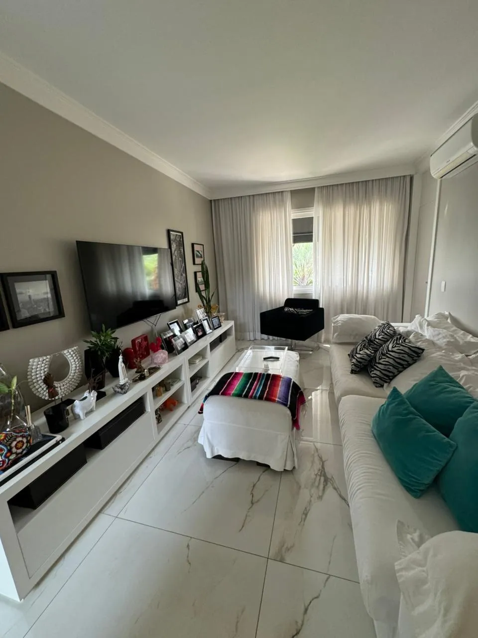 Imagem Casa de alto padrão para locação em Alphaville Residencial Dois, Barueri-SP: 4 quartos, 4 suítes, 3 salas, 4 banheiros, 3 vagas, 520m².