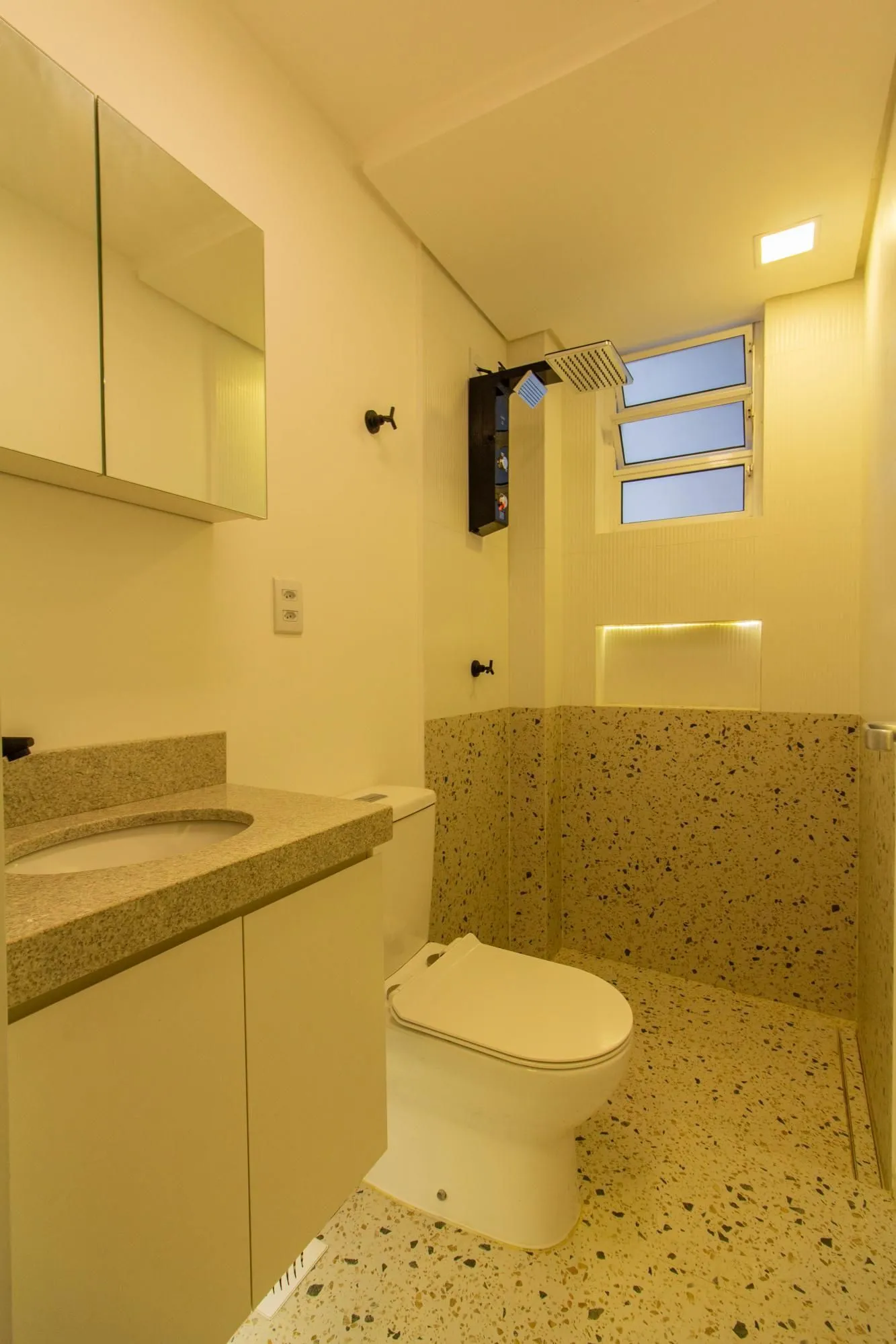 Imagem Apartamento Reformado e Semi Mobiliado no Bom Fim