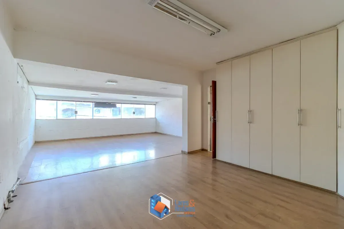 Imagem Casa para venda em Vila Ema com 7 quartos, sendo 1 suíte, 450m²