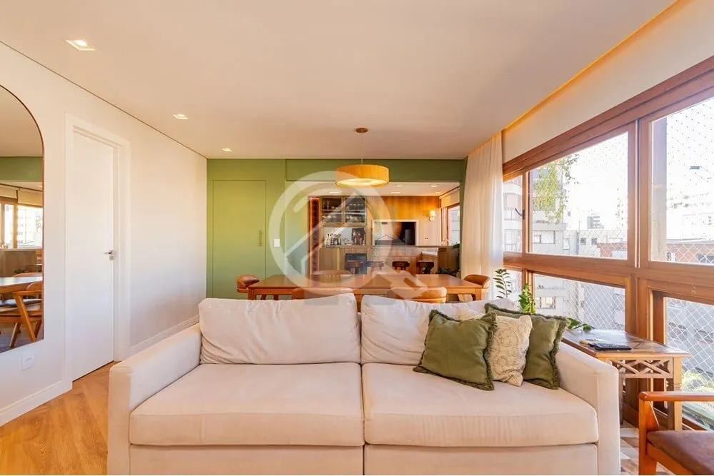 Imagem Este lindo apartamento de 120m² foi recentemente renovado com um projeto exclusivo que combina esti...