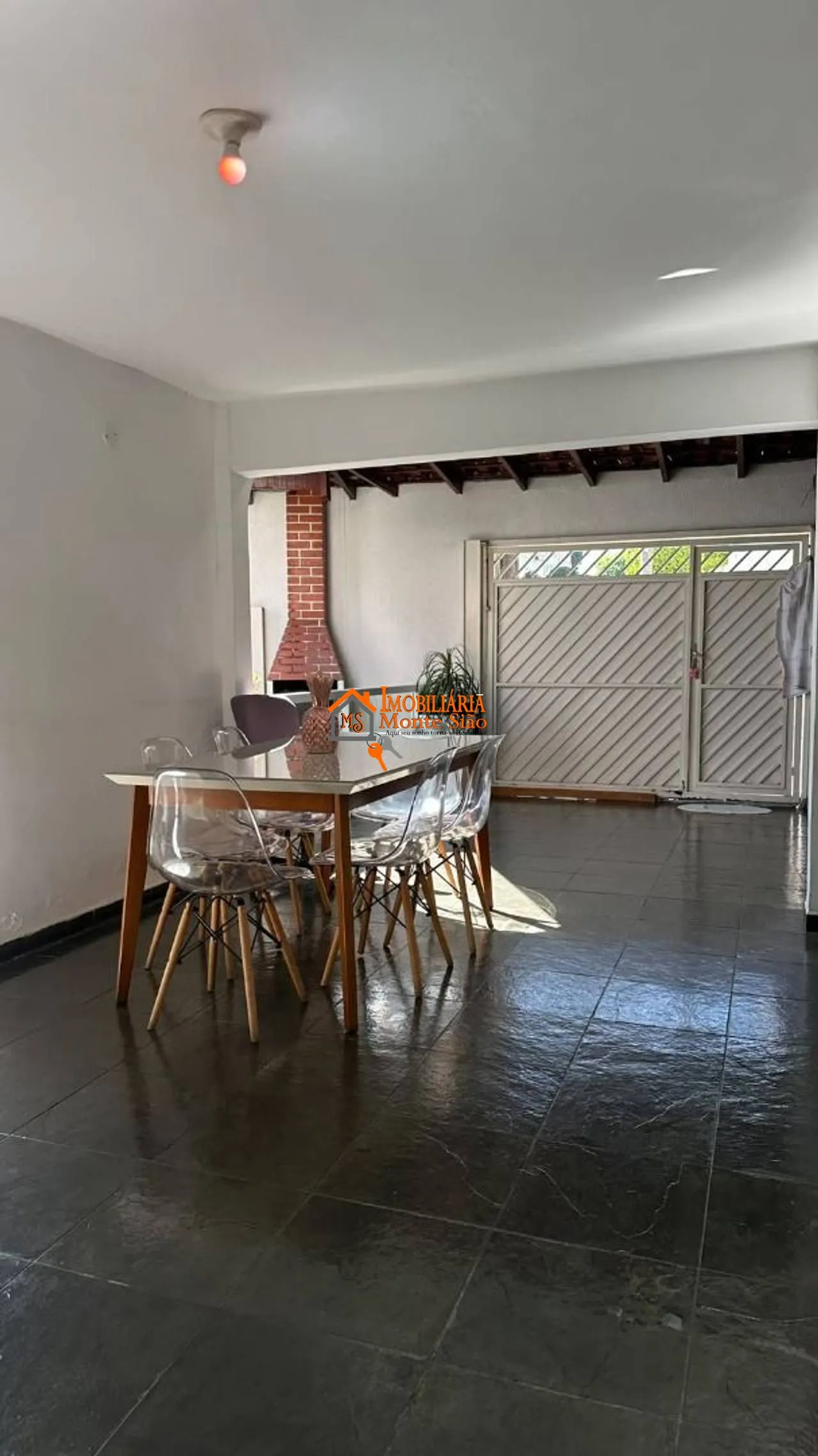 Imagem Sobrado à Venda no Jardim Vila Galvão com 3 Quartos, Piscina e 3 Vagas