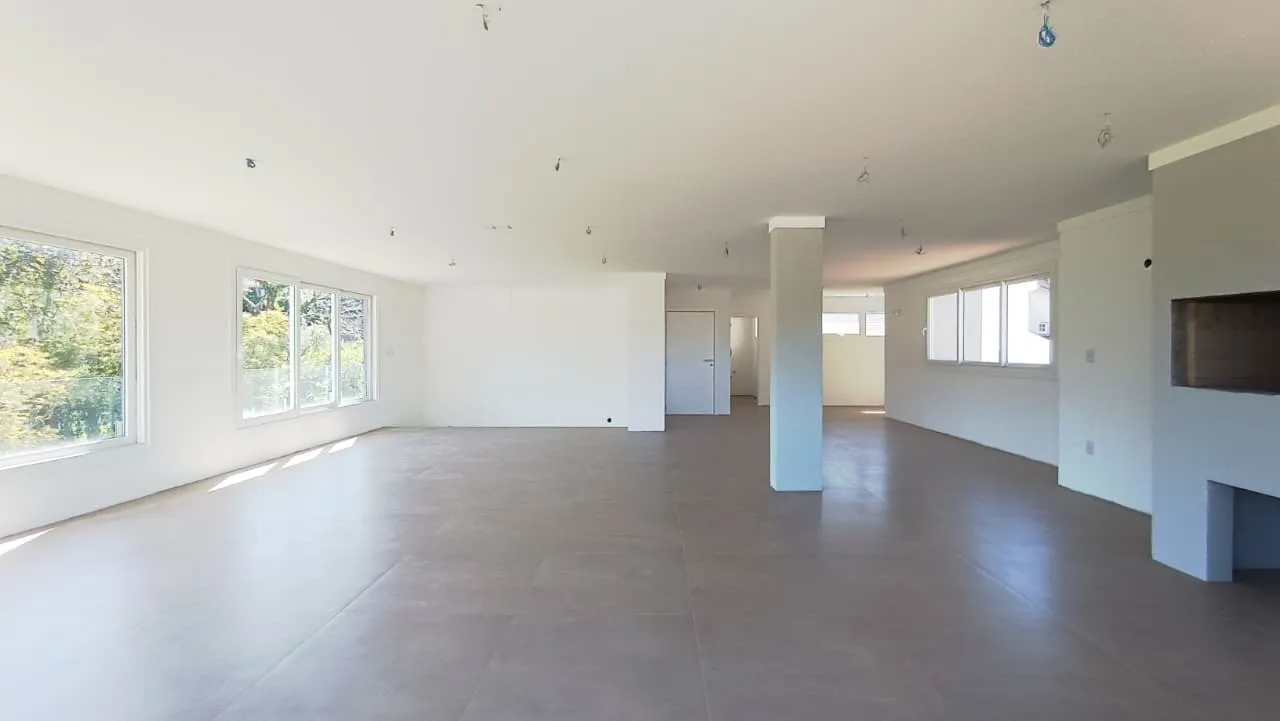 Imagem Cobertura Alto Padrão à Venda em Três Figueiras - Nunca Habitada!

434,41 m² privativos | 3 Suí...