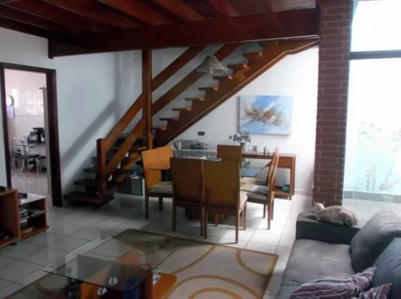 Imagem LINDO SOBRADO EM LOCAL PRIVILEGIADO.