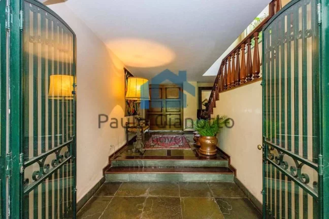 Imagem Mansão Espetacular em Condomínio na Granja Viana