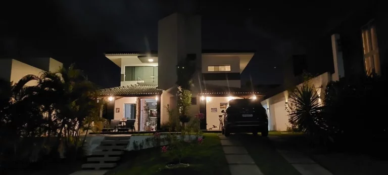 Imagem Casa de luxo em condomínio à venda em Camaçari-BA, Vila de Abrantes: 4 quartos, 4 suítes, 2 salas, 2 banheiros, 3 vagas, 290m².