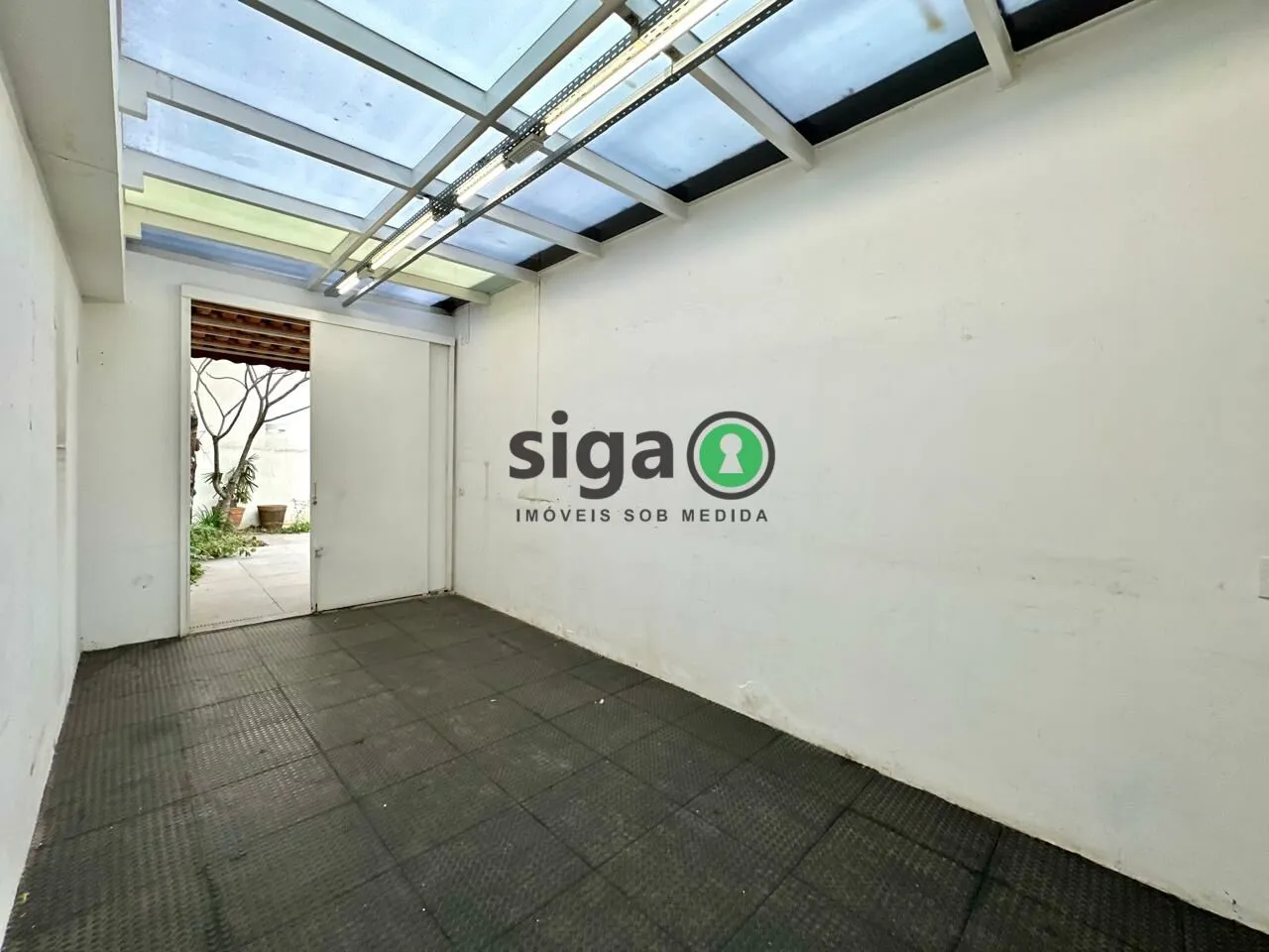 Imagem Bairro Moema Sp, Imóvel comercial de 640m2 de área útil construída em 500m2 de terreno, em dois piso