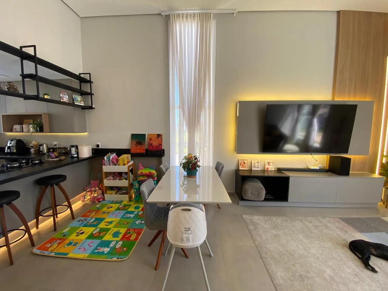 Imagem Casa com 03 quartos (01 suíte) e 01 vaga no Bairro Hípica em Porto Alegre