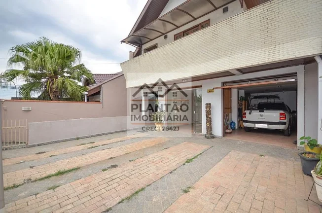 Imagem Casa Triplex a Venda no bairro Pinheirinho - Curitiba, PR