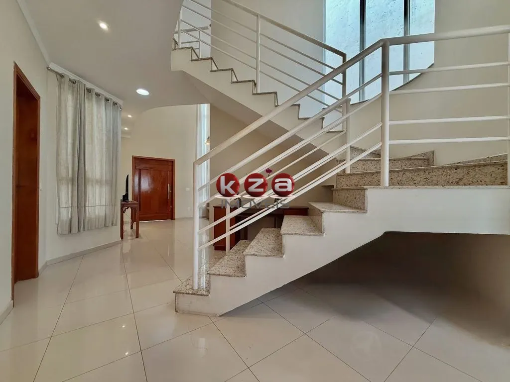 Imagem Casa em Condomínio à Venda em Valinhos-SP, Condomínio Vivenda das Cerejeiras, 3 quartos, 1 suíte, 2 salas, 4 banheiros, 4 vagas, 238m².