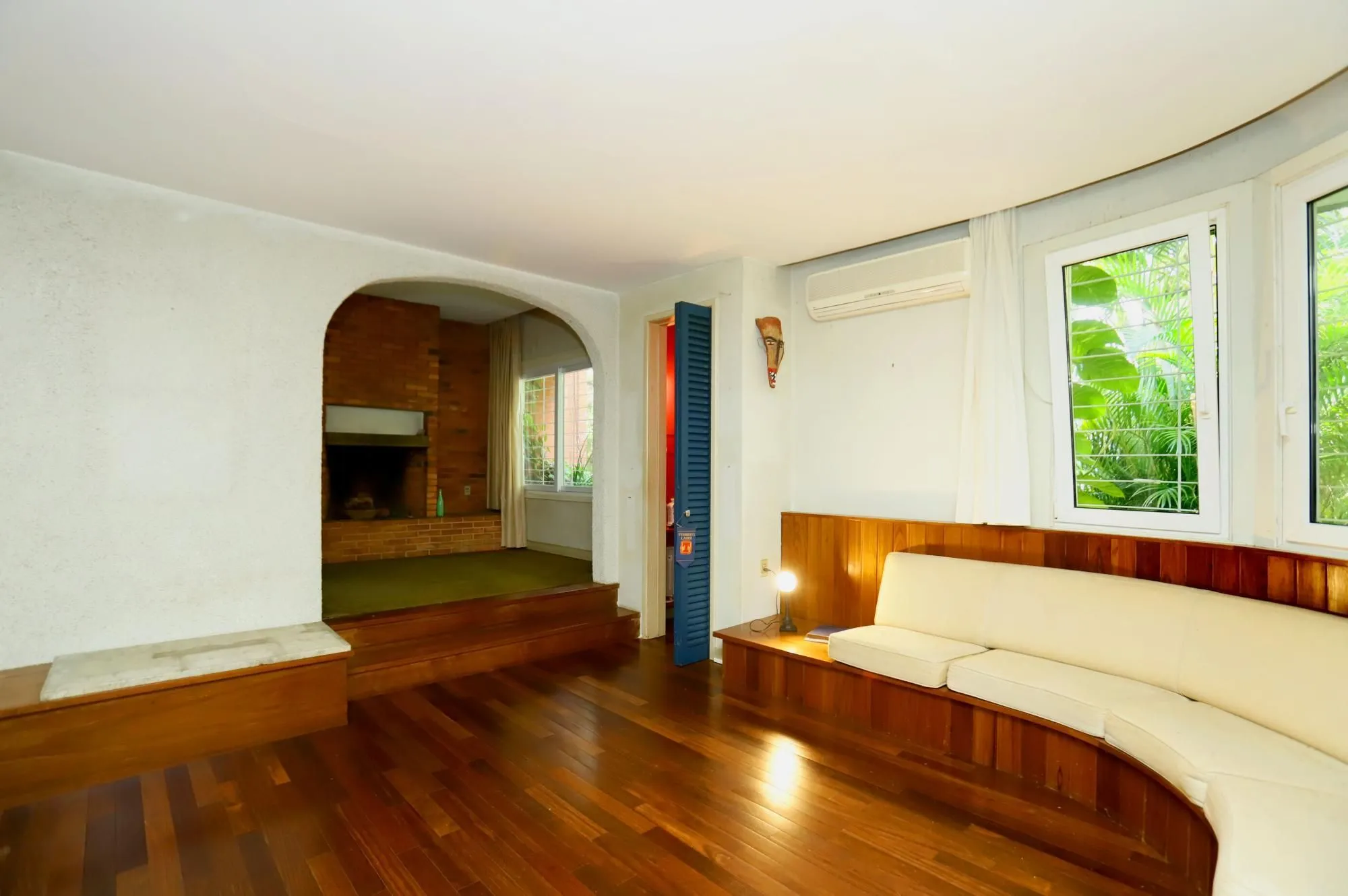 Imagem Casa no Bairro Petrópolis em Porto Alegre - Rua calma junto Av. Protásio Alves