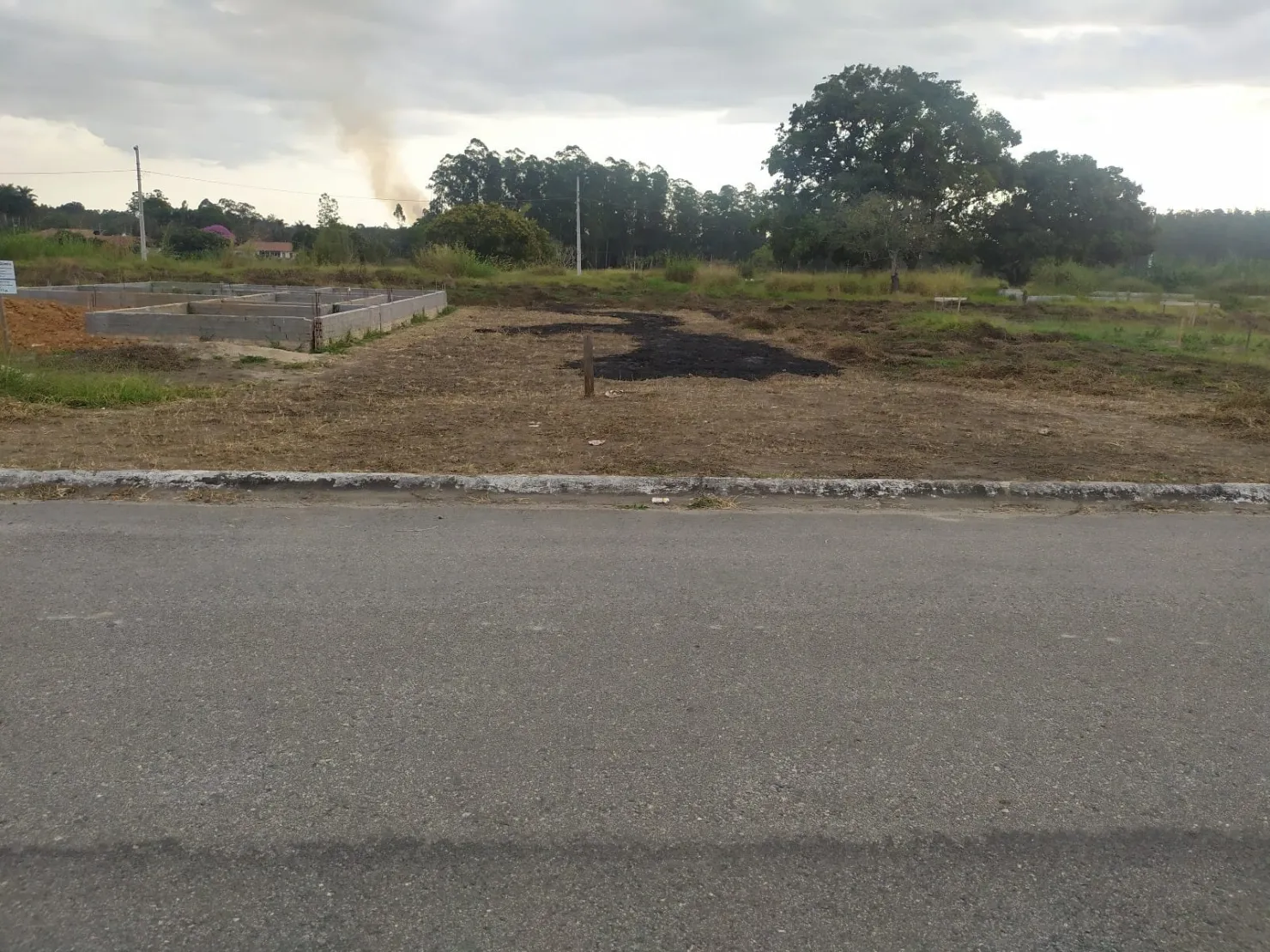 Imagem Terreno à venda 300M², Residencial e Comercial Portal dos Eucaliptos, Pindamonhangaba - SP