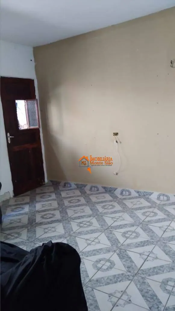 Imagem Sobrado com 6 dormitórios à venda, 270 m² por R$ 350.000,00 - Cidade Soberana - Guarulhos/SP