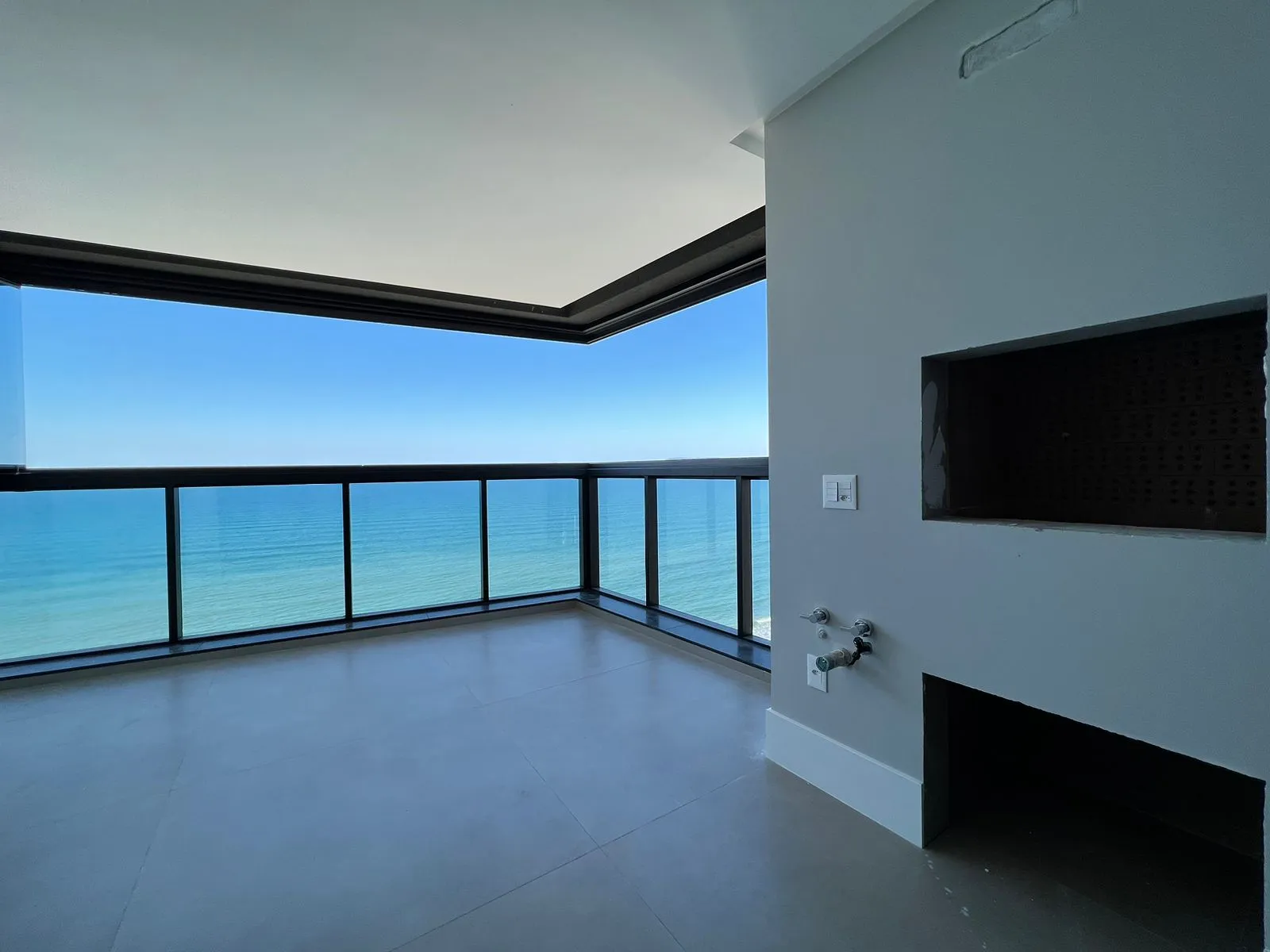 Imagem Apartamento com vista para o mar à venda com 200m2 por R$ 6.690.000,00